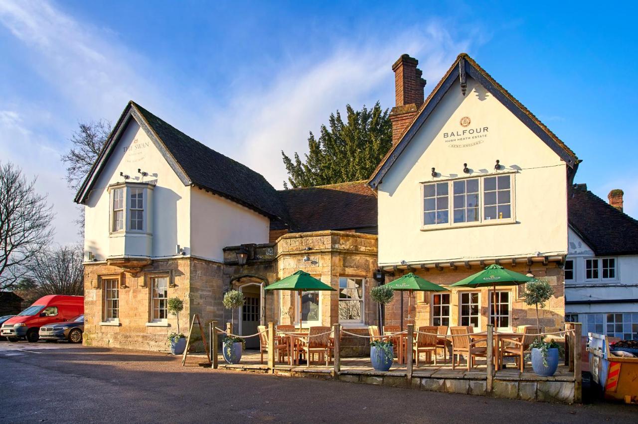 The Swan At Forest Row Buitenkant foto